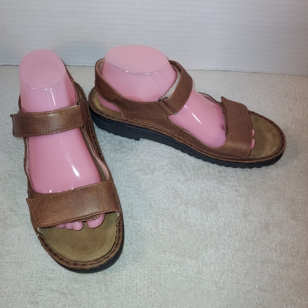 NAOT Karenna Walking Sandal Brown Leather size 40/9 US